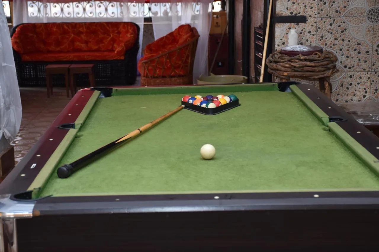 Salle de fitness et billard