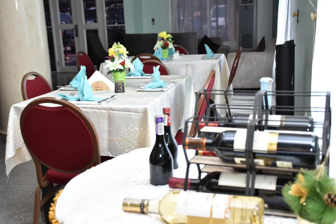 Table dressée au restaurant