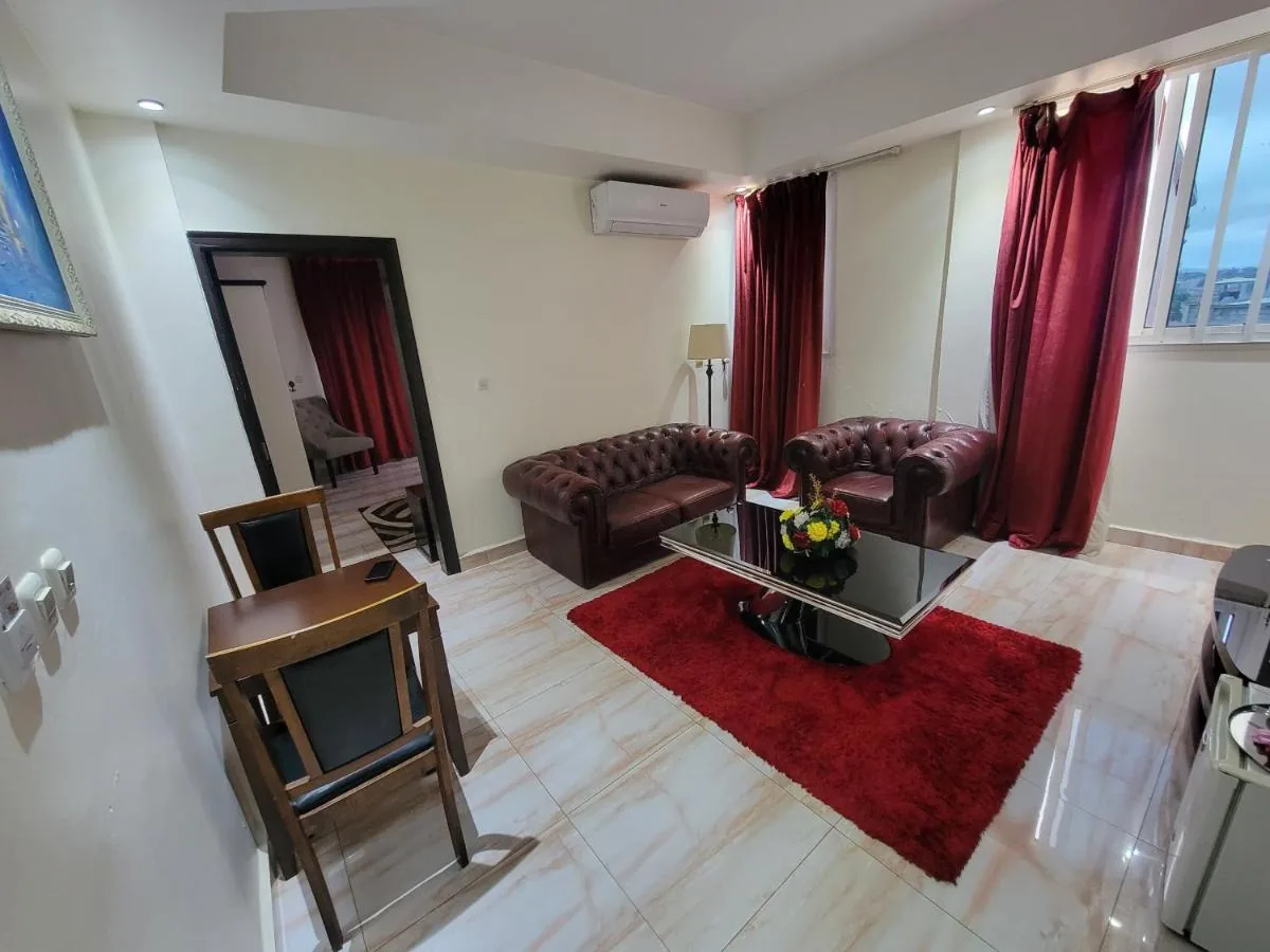 Suite avec son salon et ses fauteuils club
